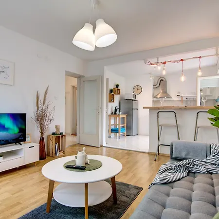 Centar White Apartment Pula