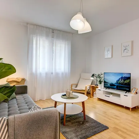 Centar White Apartment *