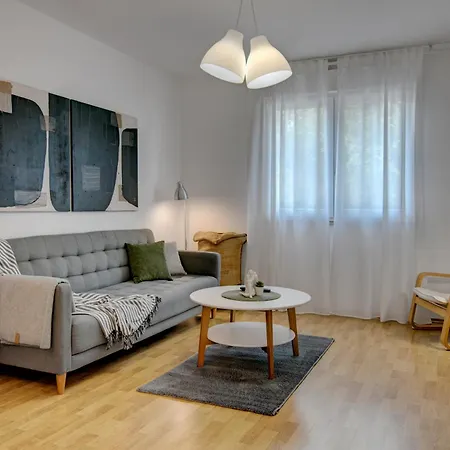 Centar White Apartment *