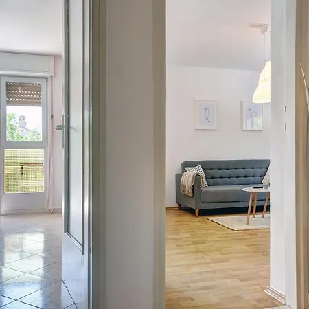 Apartment Centar White *