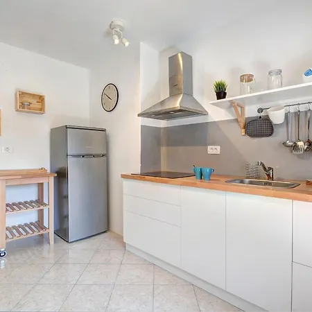 Centar White Apartment Pula